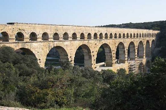 【古代ローマの水道橋】 【古代ローマの水道橋】