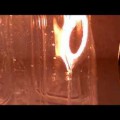 ペットボトルの穴開け－ハロゲンポイントヒーターの活用法ビデオ