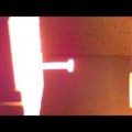 鉄釘の頭の加熱－ハロゲンポイントヒーターの活用法ビデオ