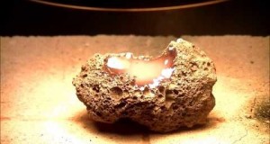 岩石の加熱・溶解・ガラス化シリーズ12 - 溶岩石－ハロゲンポイントヒーターの活用法ビデオ