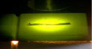 ハロゲンポイントヒーターHPH-35による糸ハンダの加熱－ハロゲンポイントヒーターの活用法ビデオ