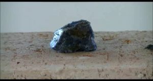 岩石の加熱・溶解・ガラス化シリーズ17　ソーダ石