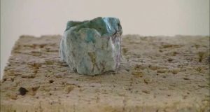 岩石の加熱・溶解・ガラス化シリーズ20 珪孔雀石(Chrysocolla)-ハロゲンポイントヒーターの活用法ビデオ