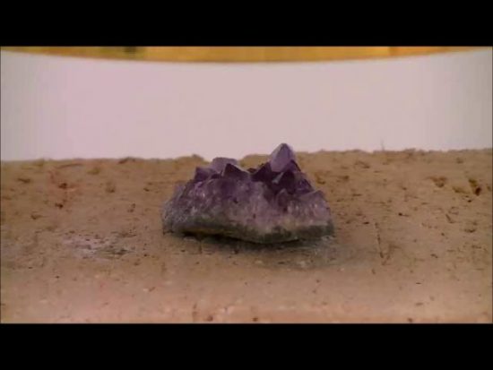 岩石の加熱・溶解・ガラス化シリーズ30　紫水晶（アメジスト）
