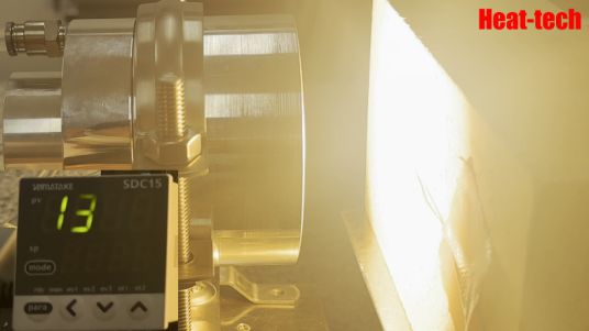 赤外線局所加熱による熱電対の1300℃加熱デモ 赤外線局所加熱による熱電対の1300℃加熱デモ